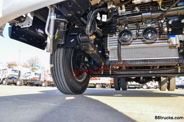 Foton Ollin Jiyun 95hp 4X2(6 wheels) 3.2m double-row flatbed light truck Chassis (2) | 86Trucks