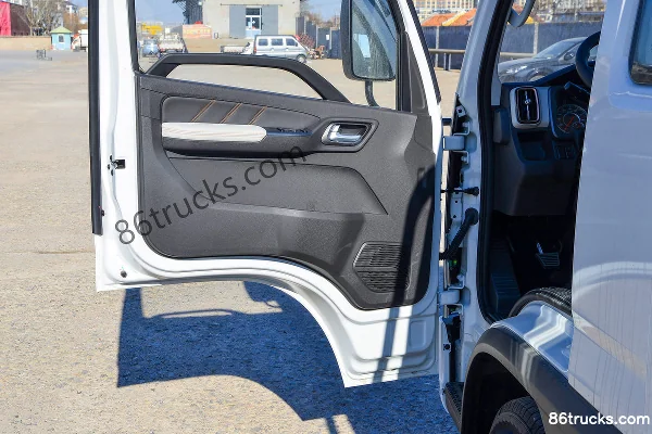 Foton Aoling M Card 2.0L 144hp 4X2(6 wheels) Gasoline 3.94m Double Row Flatbed Light Truck Cab (2) | 86Trucks