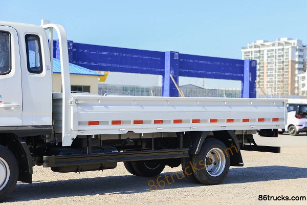 Foton Aoling M Card 2.0L 144hp 4X2(6 wheels) Gasoline 3.94m Double Row Flatbed Light Truck Body (1) | 86Trucks