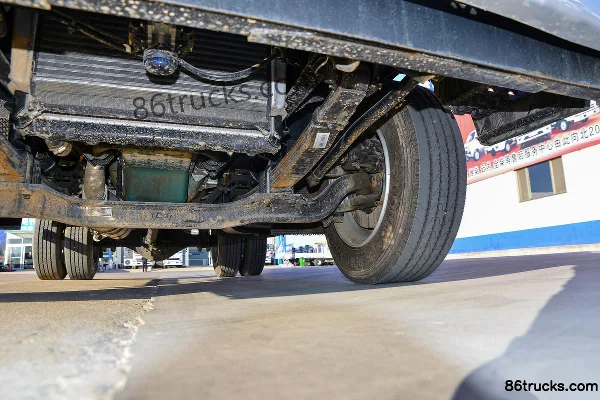 FAW Jiefang Lingtu Wide Body 180hp 4X2(6 wheels) 4.16m single-row van truck (China VI) Chassis (3) | 86Trucks