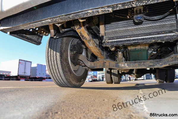 FAW Jiefang Lingtu Wide Body 180hp 4X2(6 wheels) 4.16m single-row van truck (China VI) Chassis (2) | 86Trucks