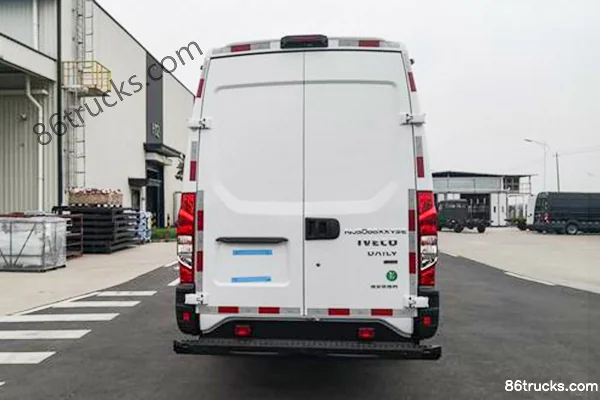 NAVECO Ousheng Yunrui Series 2020 Model 146 hp 3.0T Automatic 6-Seat Double Row Extended Length High Roof Panel Van Exterior (2) | 86Trucks