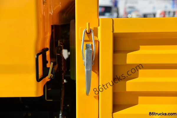 SHACMAN Commercial Vehicle Delong G1 137 ch 4X2(6 roues) 3,82 m camion léger à ridelles cabine avec couchette (Fast Gear 8 vitesses) (jaune