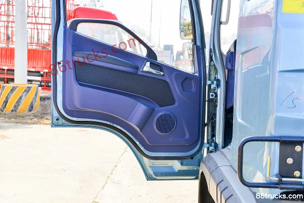 FAW Jiefang Hu 6G 200hp 4X2(6 wheels) 5.4m semi-sleeper van cargo truck Cab (2) | 86Trucks
