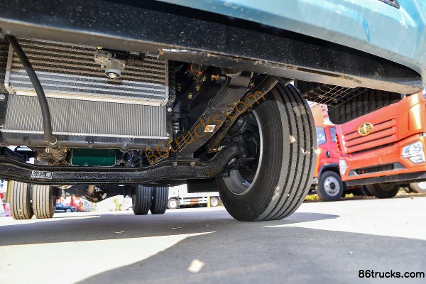 FAW Jiefang Hu 6G 200hp 4X2(6 wheels) 5.4m semi-sleeper van cargo truck Chassis (3) | 86Trucks