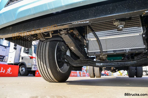 FAW Jiefang Hu 6G 200hp 4X2(6 wheels) 5.4m semi-sleeper van cargo truck Chassis (2) | 86Trucks