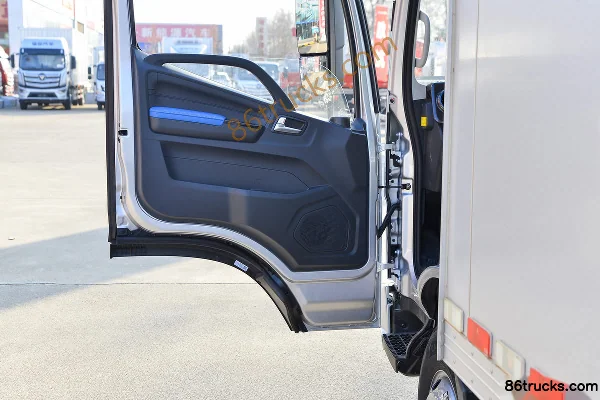 Foton Aumark S1 Light Edition 158 hp 4X2(6 wheels) 4.14m single-row van light truck Cab (2) | 86Trucks