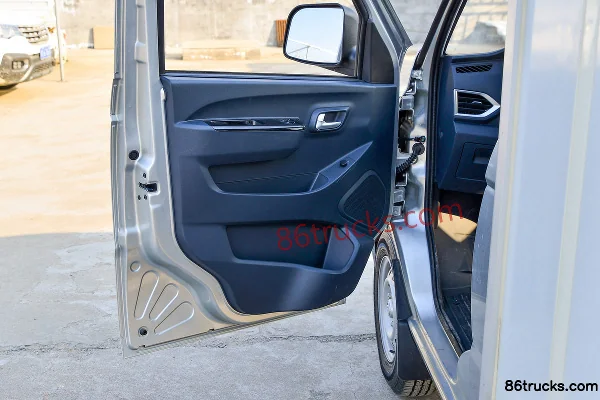 Foton Xiangling V1 Luxury Edition 1.3L 91hp 4X2(6 wheels) 3.05m single-row van mini truck Cab (2) | 86Trucks