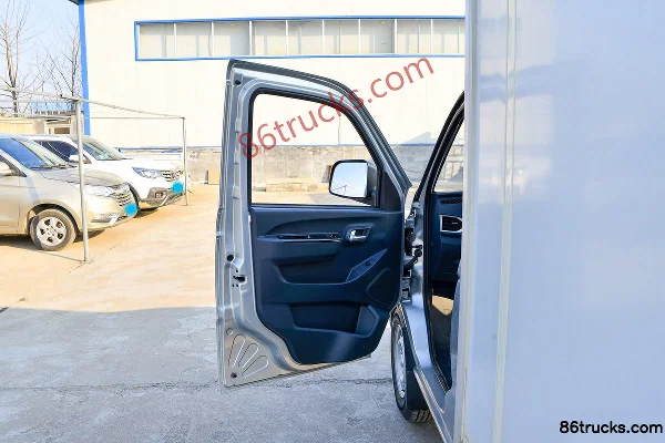 Foton Xiangling V1 Luxury Edition 1.3L 91hp 4X2(6 wheels) 3.05m single-row van mini truck Cab (1) | 86Trucks