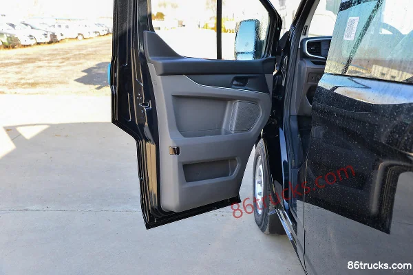 JMC New Transit Business-Travel 143hp 2.0T Diesel 6-Seat Medium-Wheelbase Medium-Roof Multi-Purpose Passenger Vehicle Cab (2) | 86Trucks