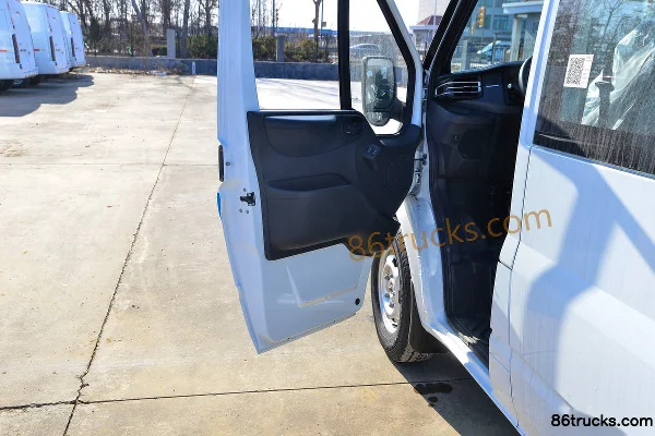 JMC Fushun 2023 Model Commercial Transport 146hp 2.0T Diesel 6-Seat Automatic Short Wheelbase Low Roof Multi-purpose Passenger Vehicle (Doub