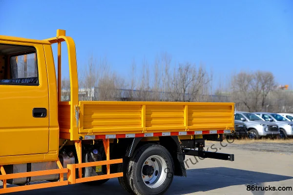 JMC Shunda Small Truck Zhifu Edition Standard 122 hp 4X2(6 wheels) 2.69m Double Row Stake Light Truck (China VI) Body (1) | 86Trucks