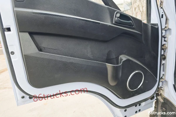 Yuchai New Energy Yutu EM 4X2(6 wheels) 3.8m Electric Dump Truck 140.95kWh Cab (3) | 86Trucks