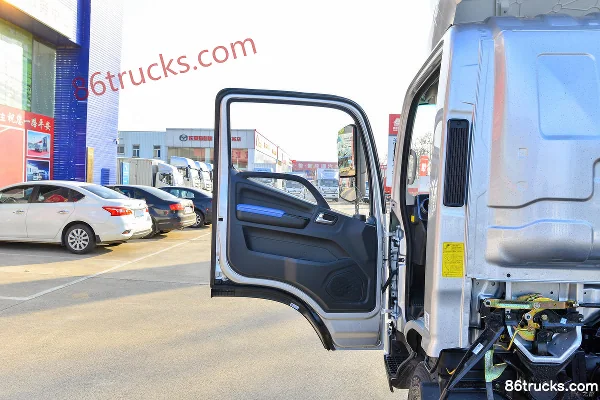 Foton Aumark S1 Zhiying Edition 156hp 4X2(6 wheels) 4.08m refrigerated truck Cab (1) | 86Trucks