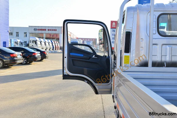 Foton Aumark S1 Light Edition 140hp 4X2(6 wheels) 4.17m Single Row Stake Light Truck Cab (1) | 86Trucks