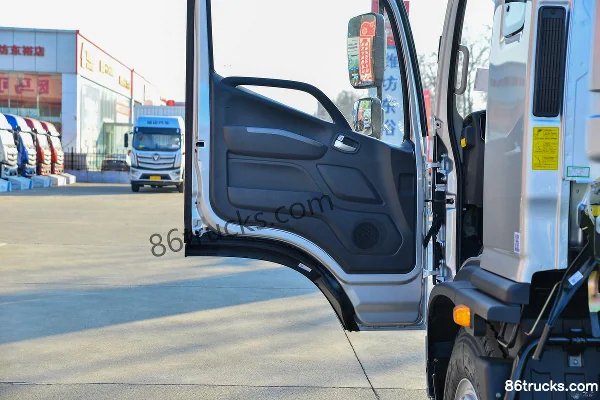 Foton Auman AR Series 200 ch 4X2(6 roues) 5,25 m plateau camion porteur Cabine (2) | 86Trucks