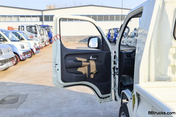 Foton Xiangling M1 1.5L 112 hp 4X2(6 wheels) gasoline single-row micro truck chassis Cab (1) | 86Trucks