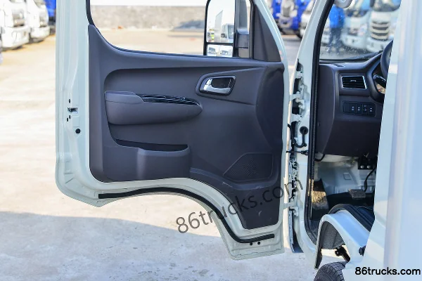 Foton Xiangling M2 Comfort 1.6L 122 hp 4X2(6 wheels) Gasoline 3.3m single-row box mini truck (China VI) Cab (2) | 86Trucks