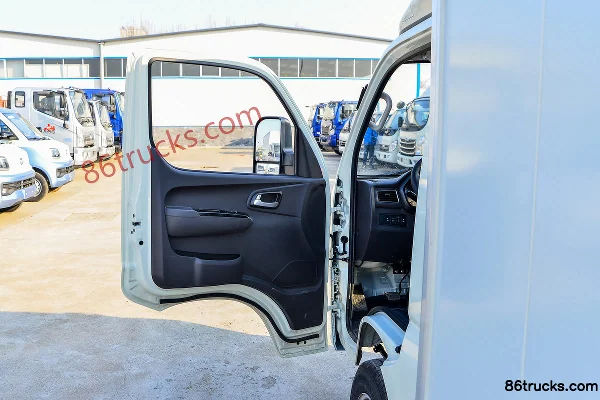 Foton Xiangling M2 Comfort 1.6L 122 hp 4X2(6 wheels) Gasoline 3.3m single-row box mini truck (China VI) Cab (1) | 86Trucks