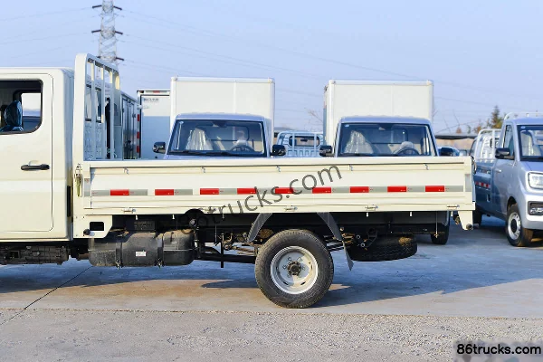 Foton Xiangling M2 Luxury 2.0L 144hp 4X2(6 wheels) Gasoline 2.7m Double-row Flatbed Micro Truck (China VI) Body (2) | 86Trucks