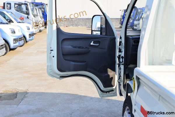 Foton Xiangling M2 Luxury 1.6L 122 hp 4X2(6 wheels) Gasoline 3.7m single-row flatbed truck Cab (2) | 86Trucks