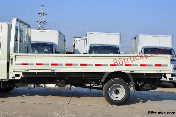 Foton Xiangling M2 Luxury 1.6L 122 hp 4X2(6 wheels) Gasoline 3.7m single-row flatbed truck Body (2) | 86Trucks