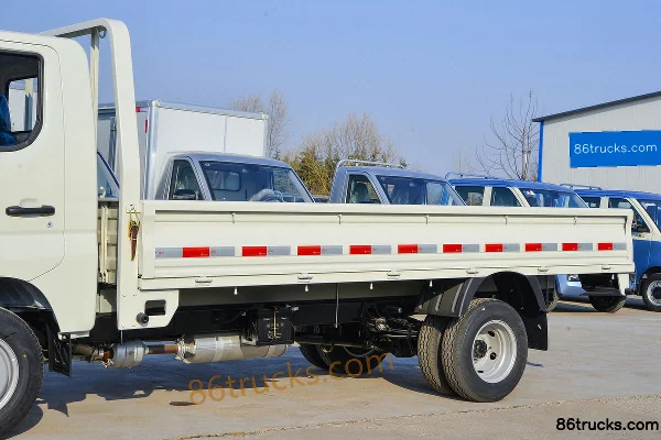 Foton Xiangling M2 Luxury 1.6L 122 hp 4X2(6 wheels) Gasoline 3.7m single-row flatbed truck Body (1) | 86Trucks
