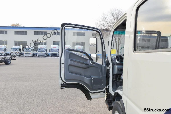JAC Shuailing S3 150 hp 4X2(6 wheels) 3.145m Double Row Flatbed Light Truck Cab (1) | 86Trucks