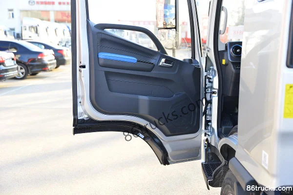 Foton Aumark S1 Zhiying Edition 160 hp 4X2(6 wheels) 3.83m Half Row Stake Truck (6T Rear Axle) Cab (2) | 86Trucks