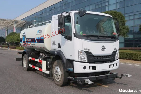 Dongfeng Dongfeng L3 medium truck water sprinkler truck