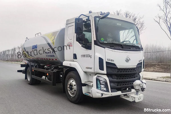 Dongfeng Liuqi New Chenglong M3 200hp 4X2(6 wheels) Multi-function Dust Suppression Truck (XCMG Truck) Exterior