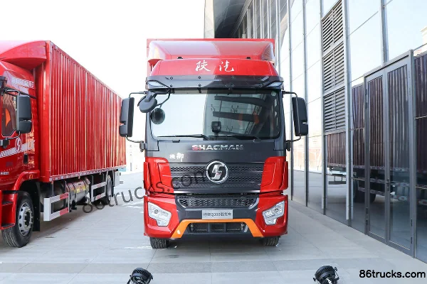 SHACMAN Commercial Vehicle Deyu Q300 300hp 4X2(6 wheels) AMT Automatic Hook-Lift Cargo Truck Exterior (2) | 86Trucks