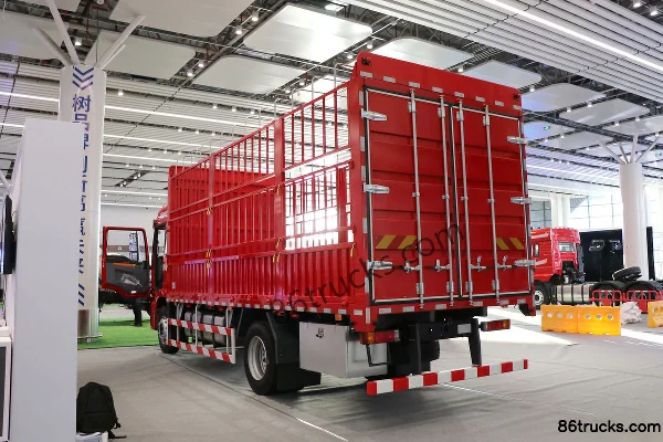 SHACMAN Commercial Vehicle Deyu Q300 300hp 4X2(6 wheels) 6.8m AMT Automatic Gearbox Stake Truck Exterior (3) | 86Trucks