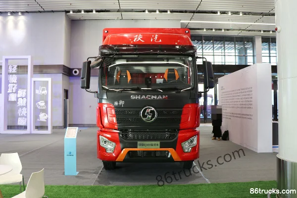 SHACMAN Commercial Vehicle Deyu Q300 300hp 4X2(6 wheels) 6.8m AMT Automatic Gearbox Stake Truck Exterior (2) | 86Trucks