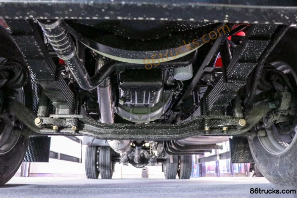 SHACMAN Commercial Vehicle Deyu Q300 300hp 4X2(6 wheels) 6.8m AMT Automatic Gearbox Stake Truck Chassis (1) | 86Trucks