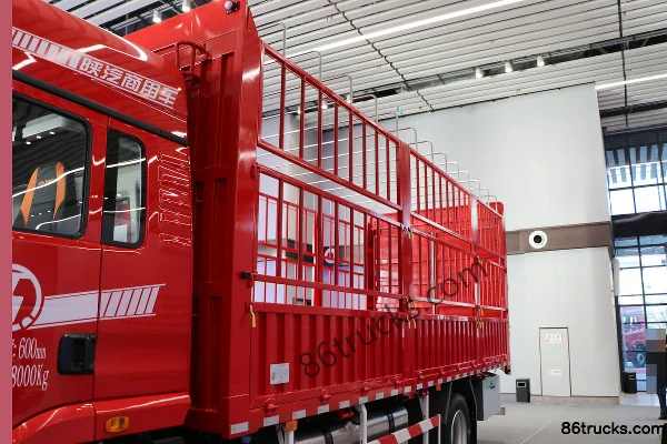 SHACMAN Commercial Vehicle Deyu Q300 300hp 4X2(6 wheels) 6.8m AMT Automatic Gearbox Stake Truck Body (1) | 86Trucks