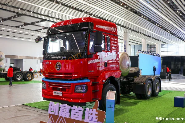SHACMAN Commercial Vehicle Deyu Q300 Lightweight Version 520 hp 6X4(10 wheels) LNG Automatic Tractor Truck Exterior (3) | 86Trucks
