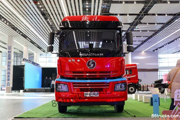SHACMAN Commercial Vehicle Deyu Q300 Lightweight Version 520 hp 6X4(10 wheels) LNG Automatic Tractor Truck Exterior (2) | 86Trucks