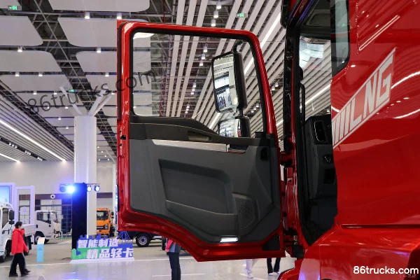 SHACMAN Commercial Vehicle Deyu Q300 Lightweight Version 520 hp 6X4(10 wheels) LNG Automatic Tractor Truck Cab (1) | 86Trucks