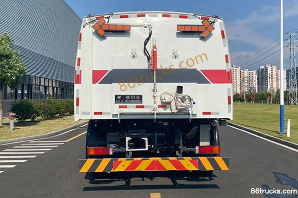 Dongfeng Liuqi New Chenglong M3 200hp 4X2(6 wheels) Washing and Sweeping Truck (Fulongma Continental) Exterior (2) | 86Trucks