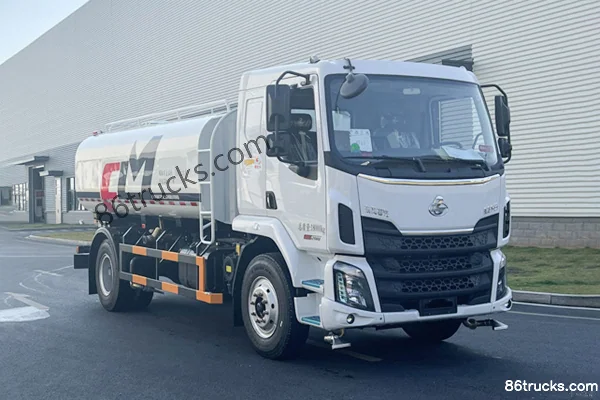 Dongfeng Liuqi New Chenglong M3 200 hp 4X2(6 wheels) Cleaning Truck (Fulong Continental) Exterior