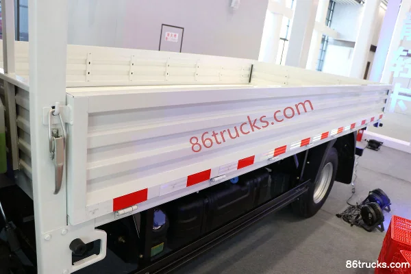 SHACMAN Commercial Vehicle Delong G1 137 ch 4X2(6 roues) camion léger à plateau ridelles simple cabine de 4,18 m Carrosserie (1) | 86Trucks