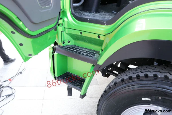 SHACMAN Commercial Vehicle Xuande X9 200 hp 4X2(6 wheels) 4.2m dump truck Cab (2) | 86Trucks