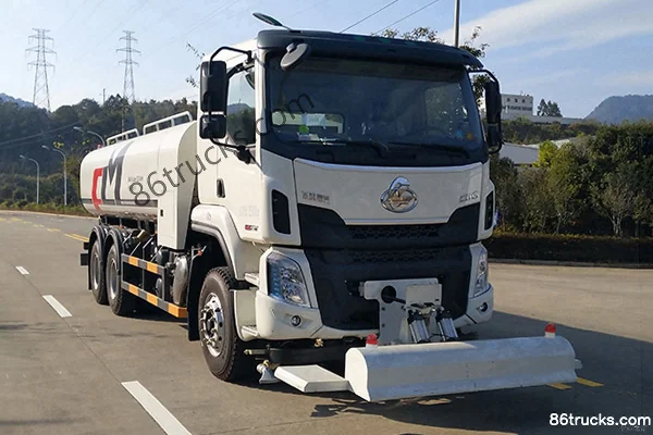 Dongfeng Liuqi Chenglong H5 270hp 6X4(10 wheels) Cleaning Truck (Fulong Continental) Exterior