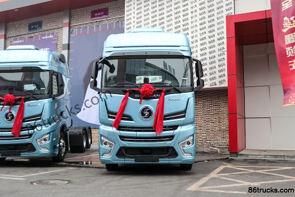 SHACMAN Delong X6000 Flagship Edition 590 hp 6X4(10 wheels) LNG Automatic Tractor Truck (Hydraulic Retarder) Exterior (2) | 86Trucks