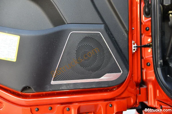FAW Jiefang J6G Linghang Edition 320hp 4X2(6 wheels) 6.8m AMT automatic van cargo truck (hydraulic retarder) Cab (3) | 86Trucks