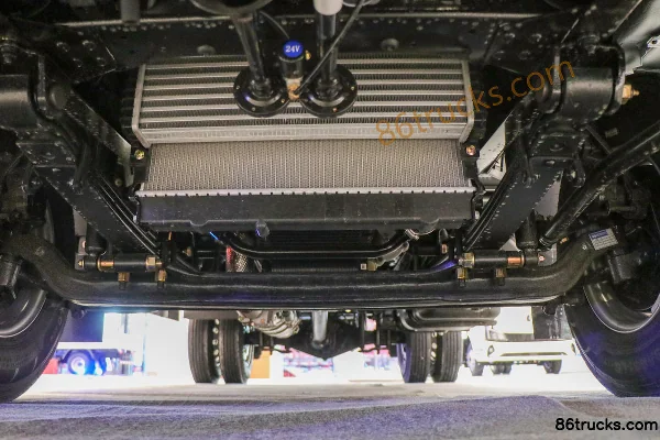 SHACMAN Commercial Vehicle Delong G300 163 hp 4X2(6 wheels) 4.2m AMT Automatic Single Row Van Light Truck Chassis (1) | 86Trucks