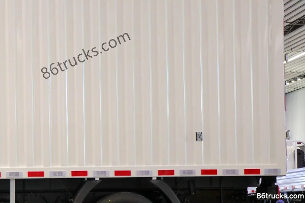 SHACMAN Commercial Vehicle Delong G300 163 hp 4X2(6 wheels) 4.2m AMT Automatic Single Row Van Light Truck Body (3) | 86Trucks