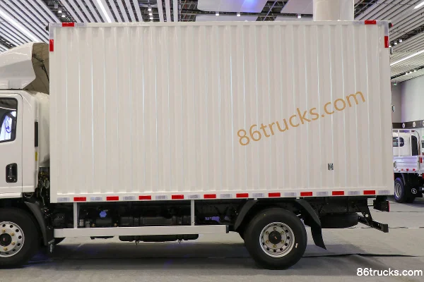 SHACMAN Commercial Vehicle Delong G300 163 hp 4X2(6 wheels) 4.2m AMT Automatic Single Row Van Light Truck Body (1) | 86Trucks