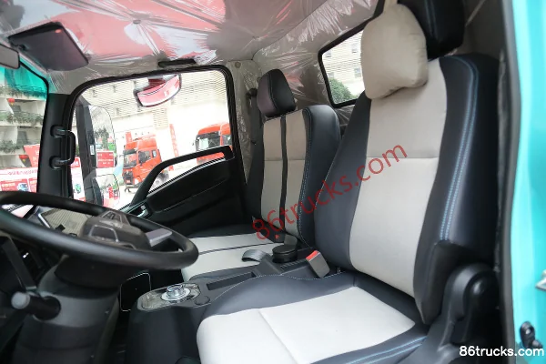 Sinotruk V2-X 4.5T 4.15m single-row pure electric cage light truck 100.46kWh 4X2(6 wheels) Interior (3) | 86Trucks